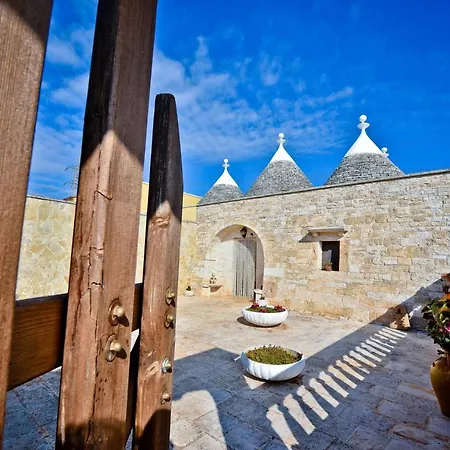 I Cinque Trulli With Swimming Pool