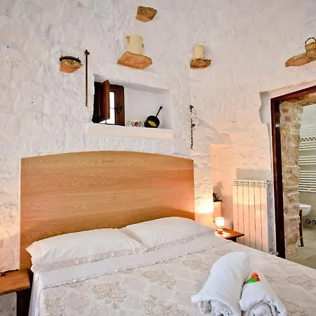 Vakantiehuis I Cinque Trulli With Swimming Pool *