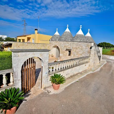 I Cinque Trulli With Swimming Pool Hébergement de vacances *