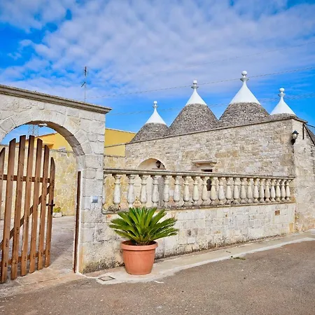 Vakantiehuis I Cinque Trulli With Swimming Pool
